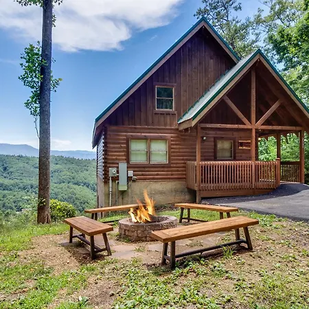 Bearhemain Rhapsody, A Private Cabin With Incredible Mountain Views, Near Dollywood!!